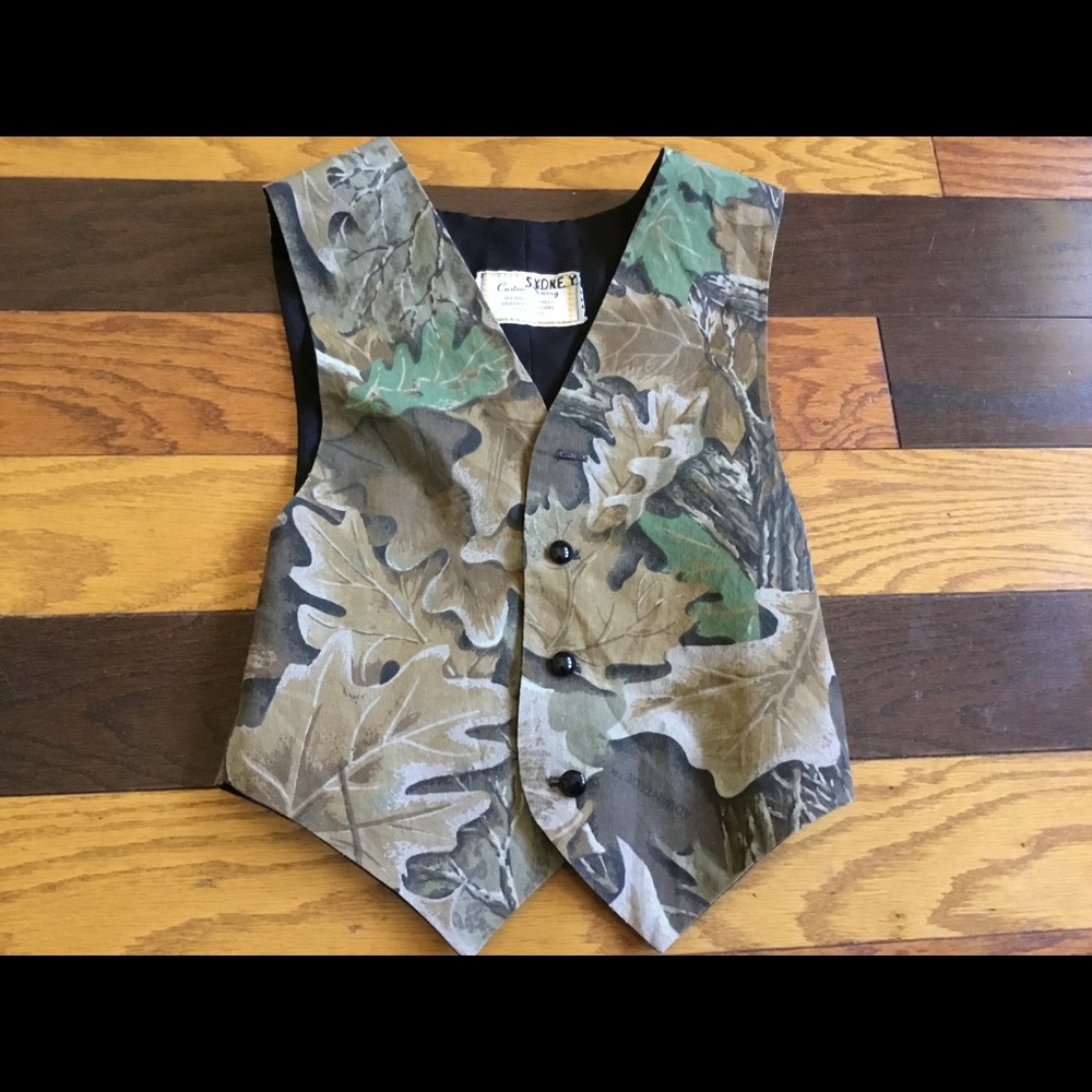 Child’s green camo vest lined with black washable
